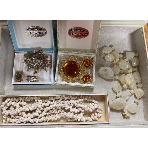 97 - A jewellery box and contents -