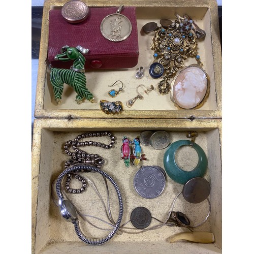 134 - A 9ct gold back and front locket together with odd earrings and a quantity of costume jewellery and ... 