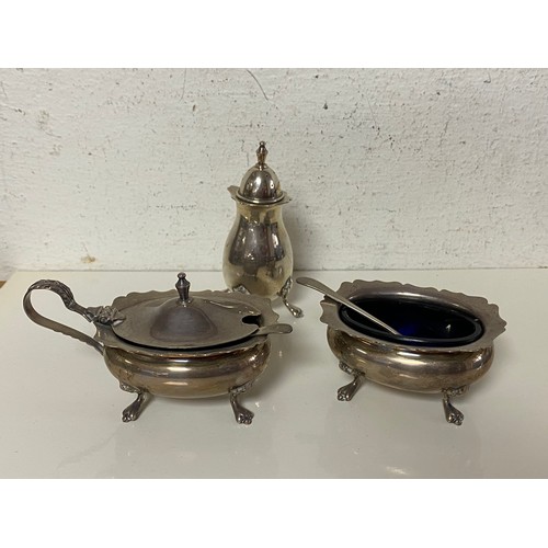 160 - A Queen Elizabeth II silver three piece cruet, Birmingham 1975 -