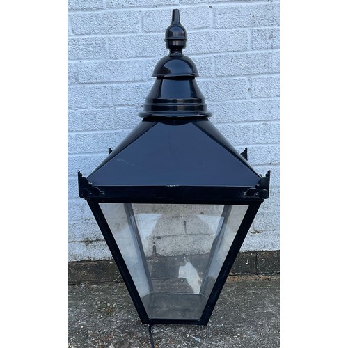 609 - A black finish electric lamp post style light, with four tapering panels -