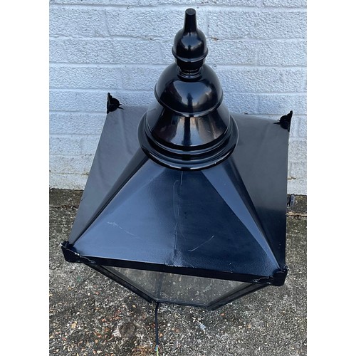 609 - A black finish electric lamp post style light, with four tapering panels -