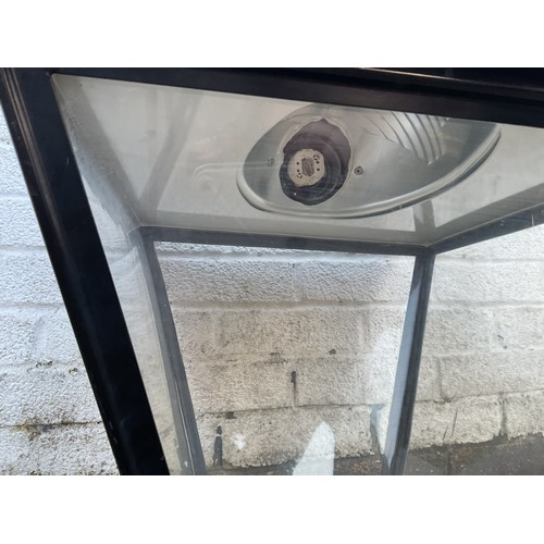 609 - A black finish electric lamp post style light, with four tapering panels -