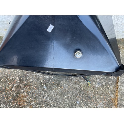 609 - A black finish electric lamp post style light, with four tapering panels -