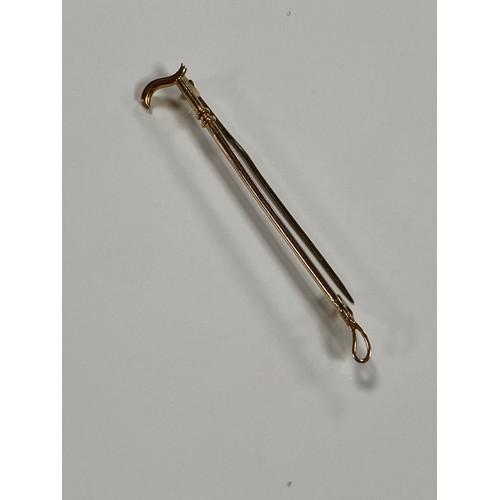 2 - A 9ct gold riding crop bar brooch -