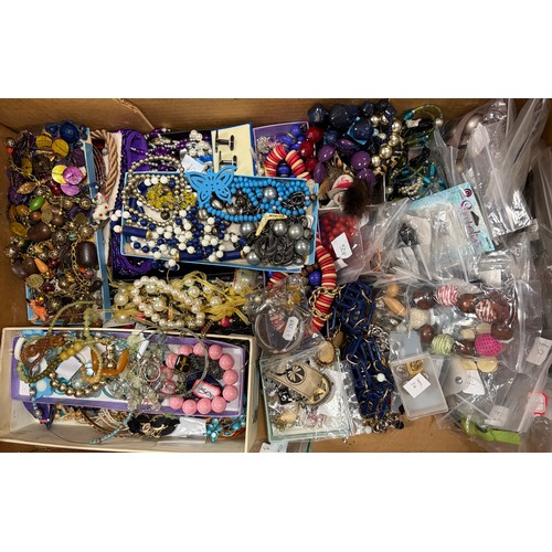 14 - A small quantity of silver jewellery, to include crescent moon brooch, snake link bracelet  stamped ... 