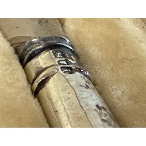 17 - A cased set of twelve Edwardian silver tea knives, Goldsmiths and Silversmiths Company, London 1904,... 