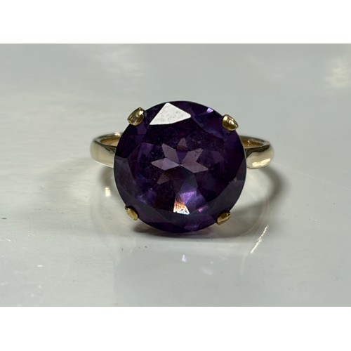 31 - A 14ct gold dress ring, set with a synthetic colour change stone, mount stamped 14k 585 -