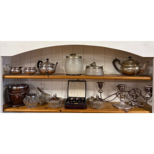 48 - A quantity of silver plated items, to include a Mappin and Webb biscuit barrel with glass body, toge... 