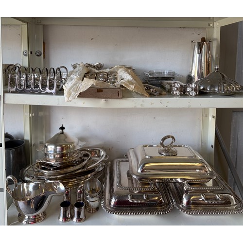 54 - A quantity of silver platedwares , to include entree dishes and covers, cruet and egg cruet -