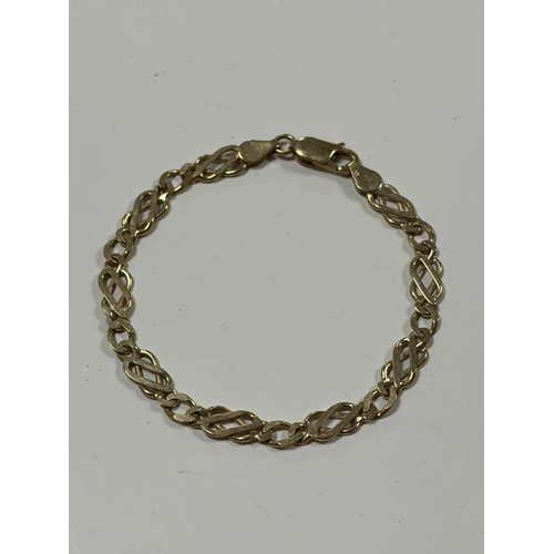 A 9ct gold bracelet, composed of openwork knot motifs -