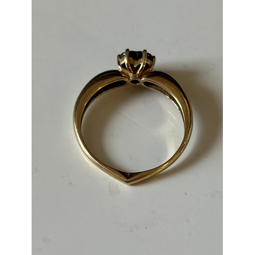 21 - A garnet single stone ring, the heart shaped garnet set to 9ct heart shaped ring mount -