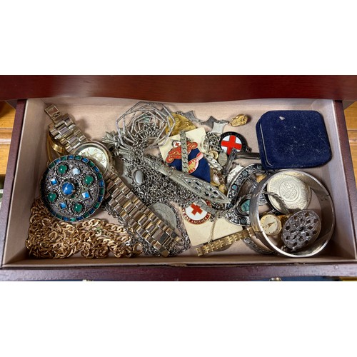 32 - A jewellery box and contents, to include silver ring, Wedgwood brooch, costume jewellery, etc -