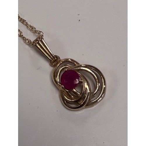 32 - A 9ct gold pendant on chain, together with a small quantity of costume jewellery -