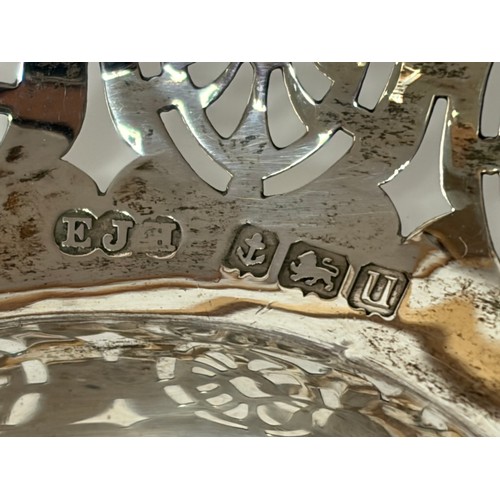 53 - A pair of George V silver pin dishes, Birmingham 1919, each with pierced sides and beaded rim -