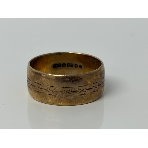 2 - A 9ct gold wedding band, with engraved decoration -