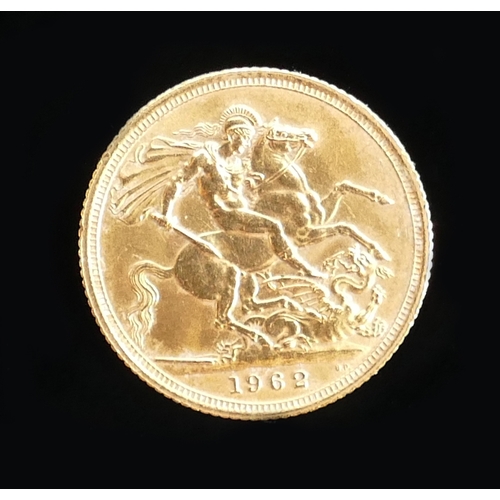 442 - 1962 gold full sovereign: QEII and St George and the dragon.