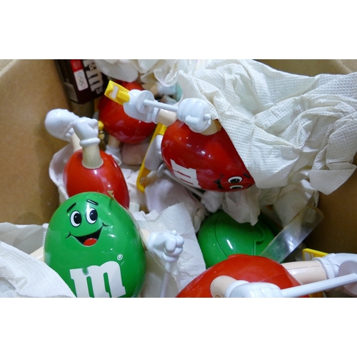 758 - A collection of novelty M & M dispencers: together with similar advertising items ( 1 tray)