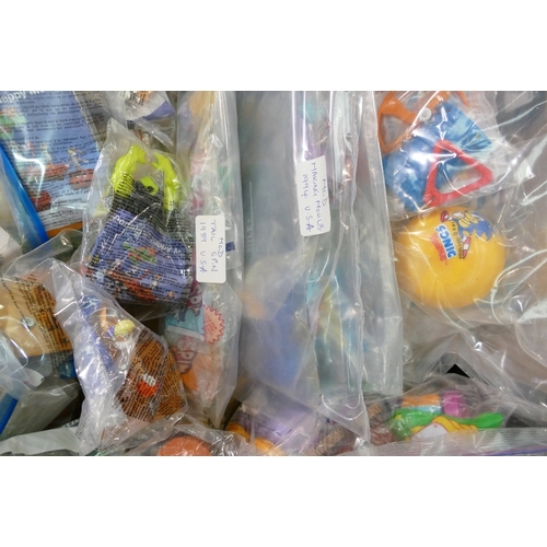 799 - A  collection of  McDonald happy meal kid club toys and boxes to include:  Space Jam, Sonic, Tail sp... 