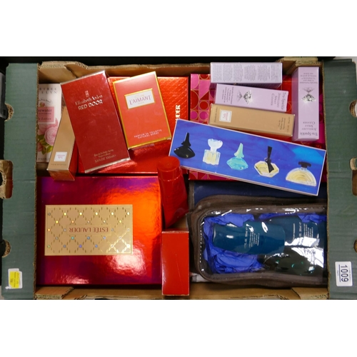 1009 - A collection of boxed Elizabeth Arden & Estee Lauder Boxed Perfumes & Gift Sets