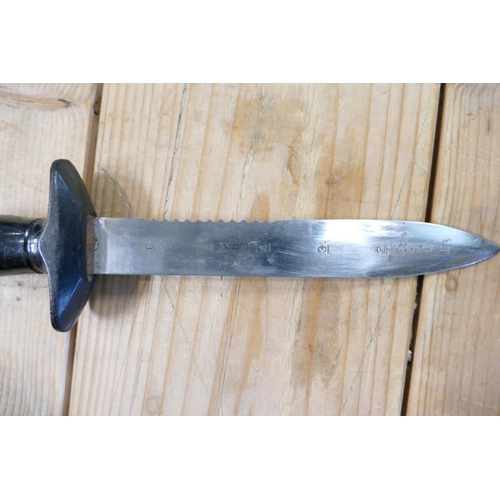 1053 - Divers Knife in Rubber Scabbard: