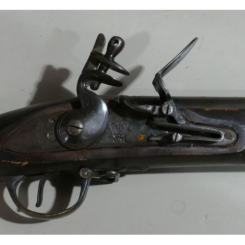 1073 - 20th century Brownbess Flintlock Carbine: Tower GR crown to lock, ordinance marks to barrel.