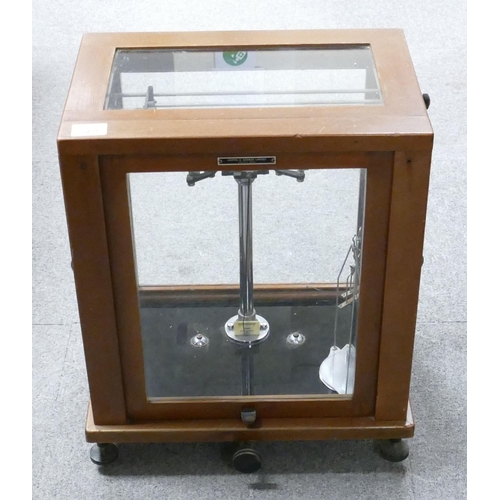 666e - 1930 Nivoc Analytical Balance Scales by Griffin & George Ltd, in glazed mahogany case with black gla... 