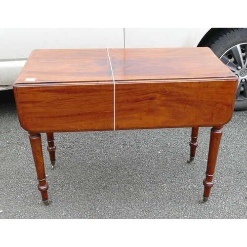 688u - Early 20th Century Mahogany Pembroke Table: