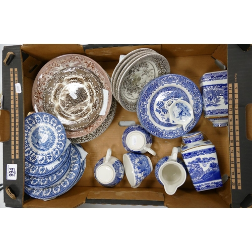 994 - A collection of 34 pieces of late 20th Century Engraved Ware to include: Broadhurst Blue & White ite... 