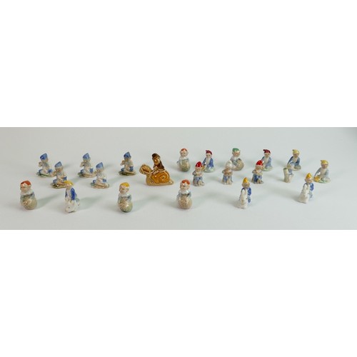 145 - A collection of Wade Lucky Leprechauns whimsies: (22)
