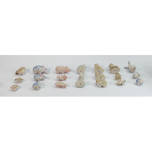 152 - A collection of Wade Happy Family sets: Comprising Dog, Pig, Elephant, Cat, Giraffe, Owl and Rabbit,... 