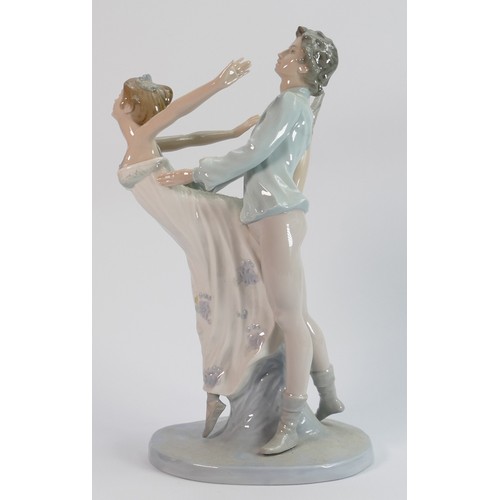 647 - Nao figure group of ballet dancers: 1983 