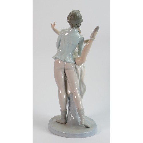 647 - Nao figure group of ballet dancers: 1983 