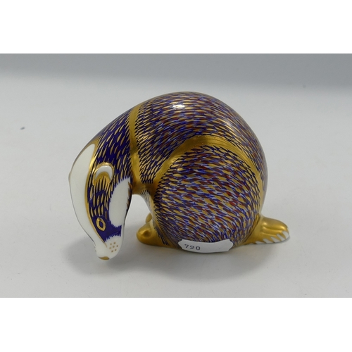 111 - Royal Crown Derby Badger Paperweight: gold stopper