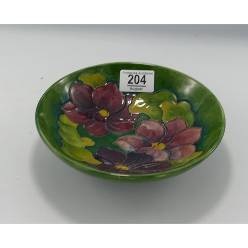 204 - Moorcroft Anemone o Green Ground Shallow Dish: diameter 18cm