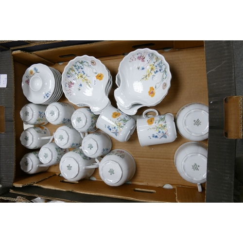 33 - A very Large Collection of Seltmann Weiden Bavaria Floral decorated Tea & Dinner ware to include: di... 