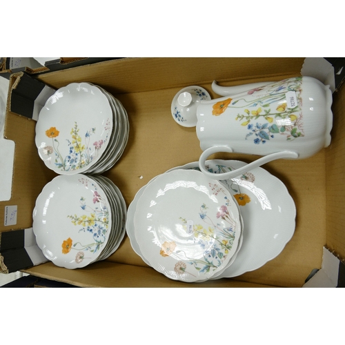 33 - A very Large Collection of Seltmann Weiden Bavaria Floral decorated Tea & Dinner ware to include: di... 