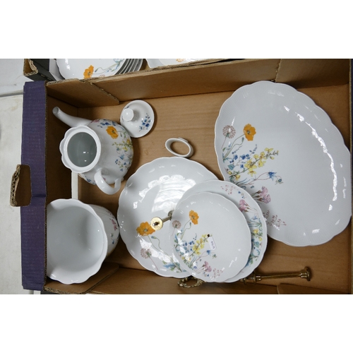 33 - A very Large Collection of Seltmann Weiden Bavaria Floral decorated Tea & Dinner ware to include: di... 