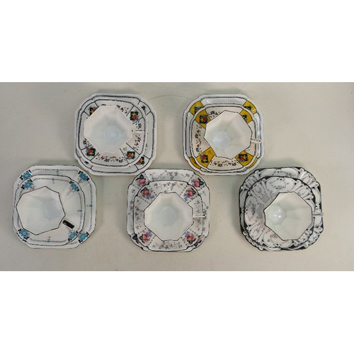 783 - A collection of Shelley Queen Anne trios: Various patterns. (5)