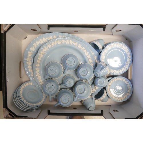803 - A large collection of Wedgwood Queensware dinner & tea ware to include: Tureens, open vegetable dish... 
