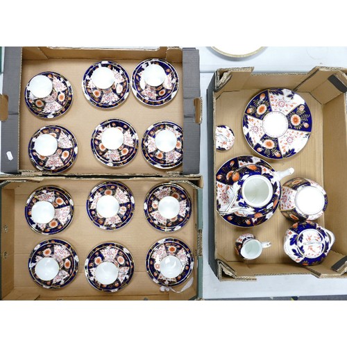 838 - A large collection of Japanese / Imari patterned tea ware including: 12 trios, tea service etc., 42 ... 