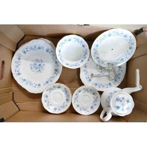 872 - A large collection of Colclough floral decorated tea & dinner ware to include: Tea sets, dinner plat... 