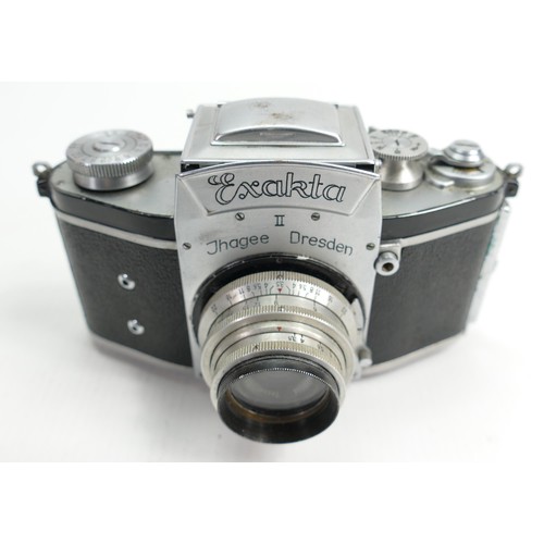 460 - Exakta II Vintage 35mm SLR film camera: Carl Zeiss Jena Tessar 1:35mm lens fitted.