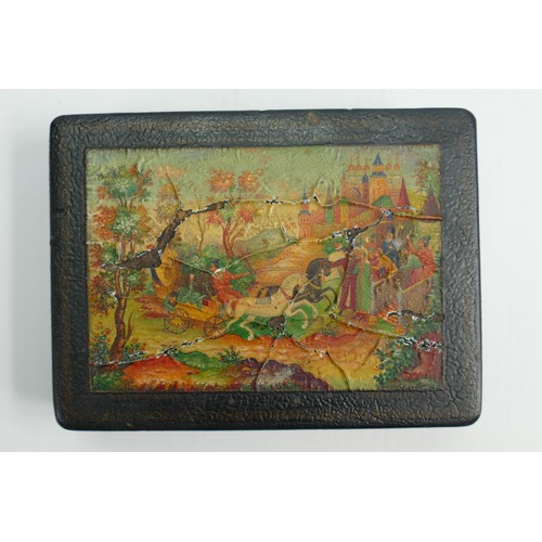 658 - Early 20th century leather box: 8cm x 11cm x 2.5cm.