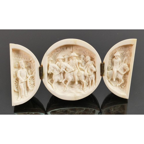 692 - 18/19th century Dieppe carved Ivory Triptych with Napoleonic scene: Diameter 5.5cm.

Please note tha... 