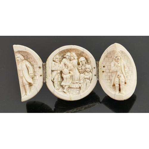 693 - 18/19th century Dieppe carved Ivory Triptych with Napoleonic scene: Diameter 5.5cm.

Please note tha... 