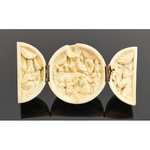 695 - 18/19th century Dieppe carved Ivory Triptych with religious scene: Diameter 5cm.

Please note that a... 