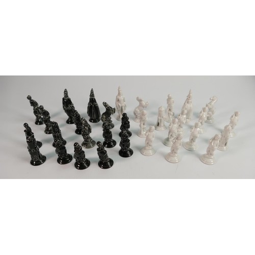 701 - Austrian glazed pottery chess set: Restoration noted to white knight, height of tallest 8cm.