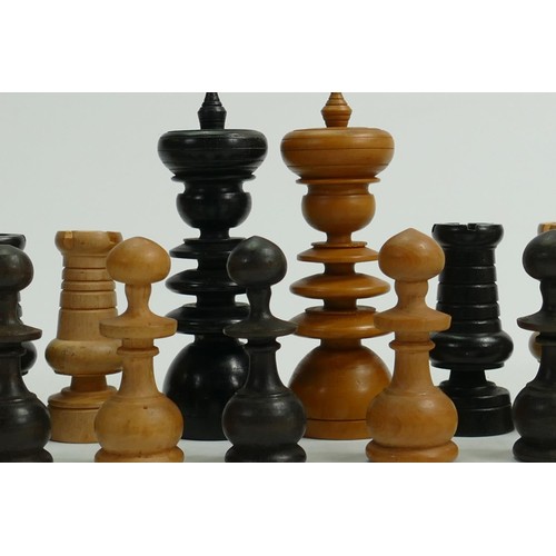 703 - 19th century St George pattern wooden chess set made up from an assortment of sets: Height of King 7... 