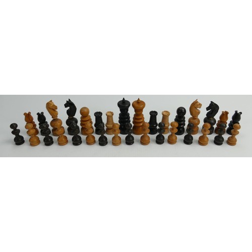 703 - 19th century St George pattern wooden chess set made up from an assortment of sets: Height of King 7... 