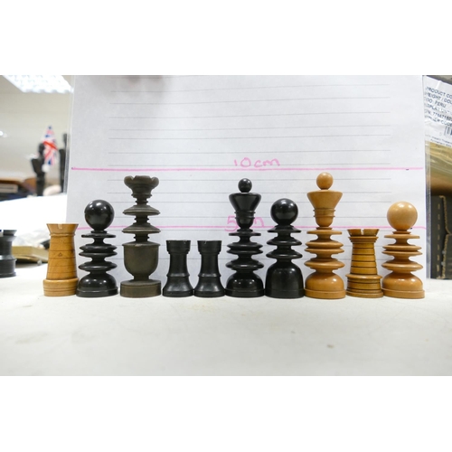 500 - A collection of Early 20th Century Wooden Incomplete Chess Pieces: please see images for size and co... 